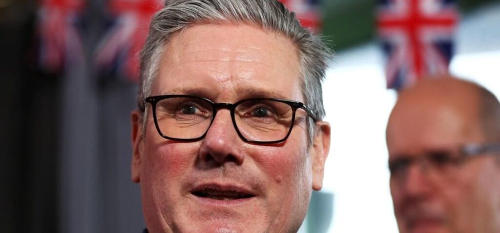 Starmer - Starmer se prépare à affronter les députés travaillistes, conscient que son avenir est en jeu.