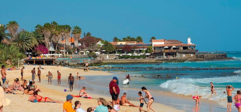 voyages - Alerte sanitaire concernant les voyages à Cabo Verde après des décès liés à un virus gastro-intestinal