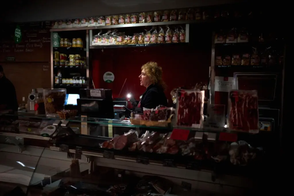 Carte de l’Espagne et du Portugal avec icônes de coupures d’électricité et lignes du réseau en surbrillance