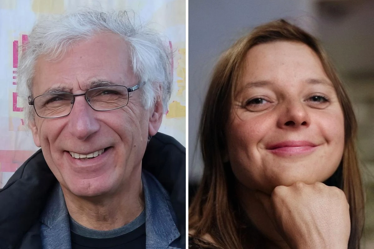 Portraits de Cécile Kohler et Jacques Paris affichés sur une banderole lors d’un rassemblement de soutien
