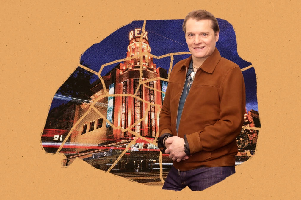 Bénabar en portrait, regard vers l’objectif, devant un décor urbain évoquant le périphérique parisien