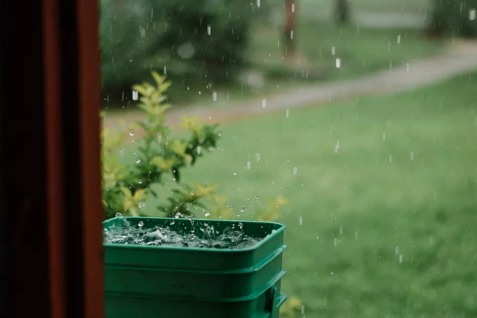 Carte météo de la France montrant une goutte froide dès mardi sur une partie du pays, avec zones bleues et pluie