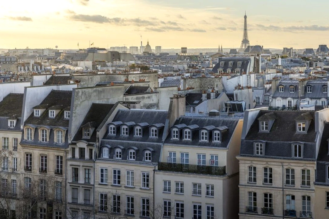 Façades d’immeubles à Paris, illustrant un meublé de 40 m² loué en moyenne 1.773 € par mois