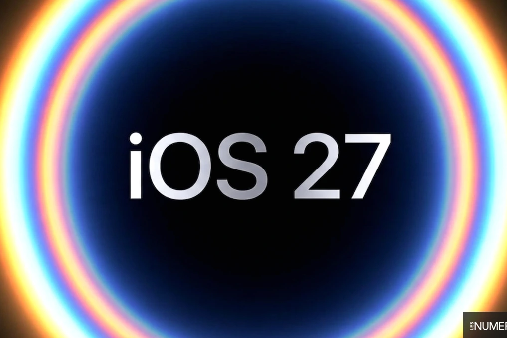 iPhone affichant l’écran de mise à jour iOS 27 avec une barre de progression et une date d’arrivée indiquée
