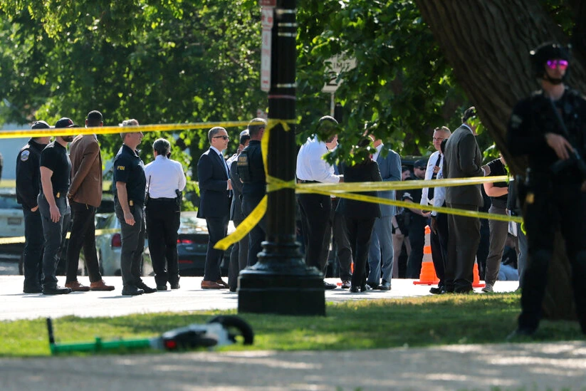 Agents du Secret Service près du Washington Monument, zone bouclée avec véhicules et rubans de sécurité