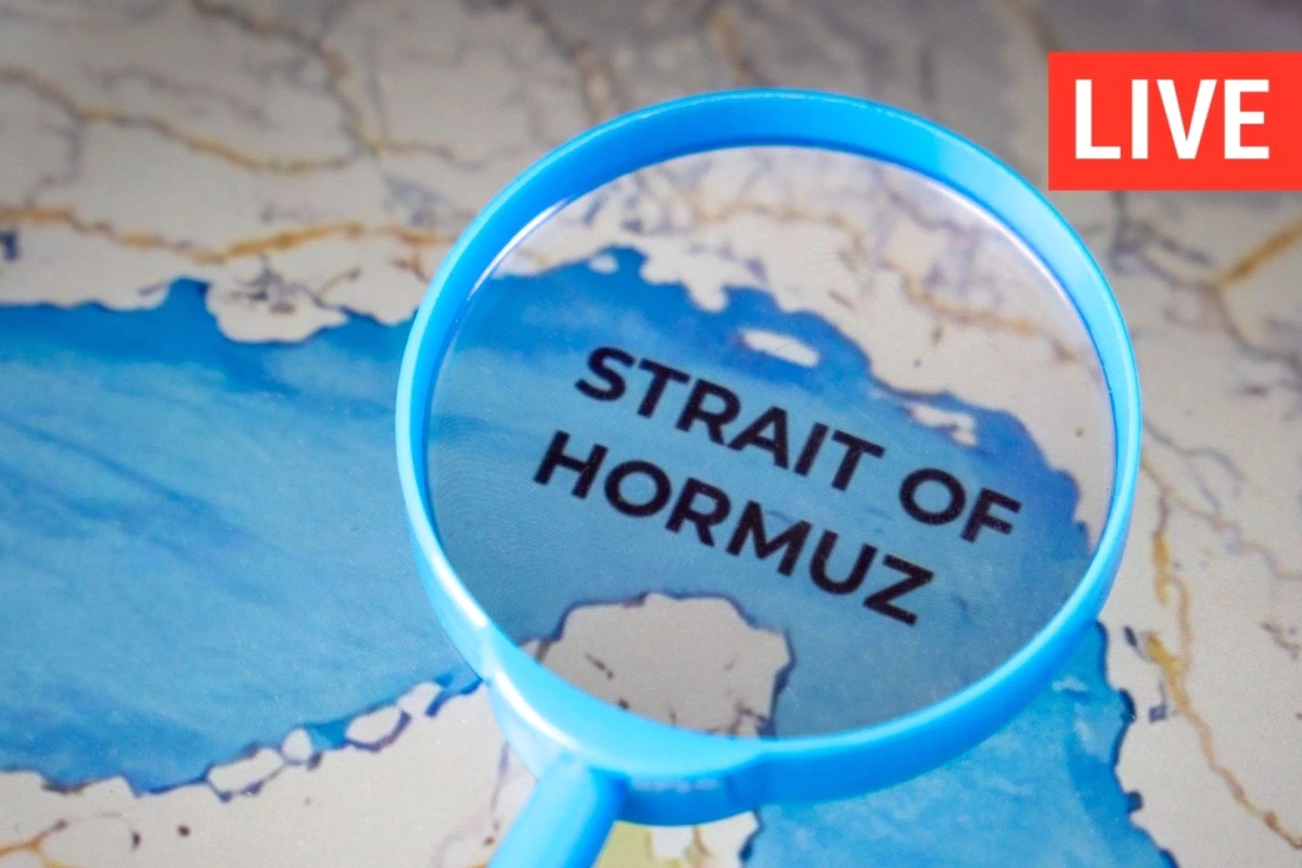 Carte du détroit d’Ormuz avec routes maritimes et navires, entre l’Iran et la péninsule Arabique