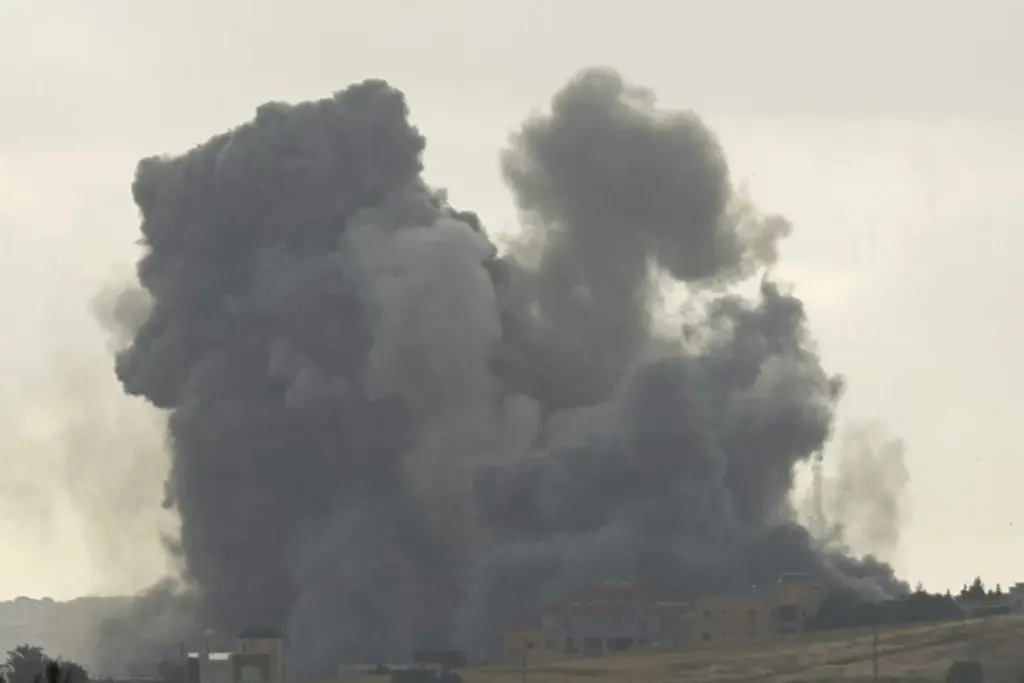 Fumée s’élevant au-dessus du sud du Liban après un bombardement de l’armée israélienne