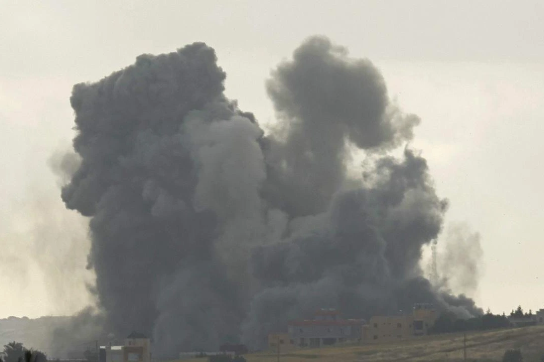 Fumée s’élevant au-dessus du sud du Liban après un bombardement de l’armée israélienne