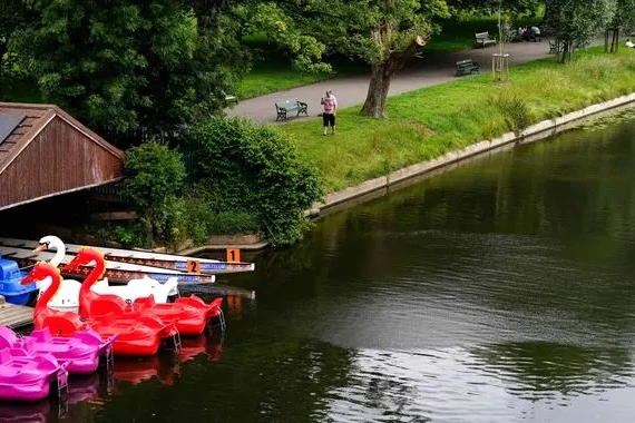 Carte météo de l’Angleterre montrant une alerte sanitaire chaleur orange dans certaines régions
