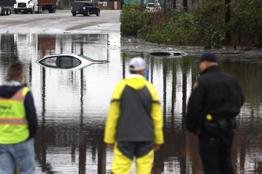 Carte météo du Pacifique montrant un El Niño très fort, avec la Californie en alerte sur la côte ouest