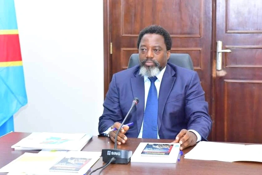 Drapeaux de la RDC (Congo-Kinshasa) et du Rwanda côte à côte devant un fond neutre, symbolisant une déclaration conjointe